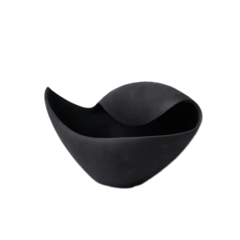 Simple and modern special-shaped ceramic vase, home model room, matte texture flower arrangement, soft decoration, dining table