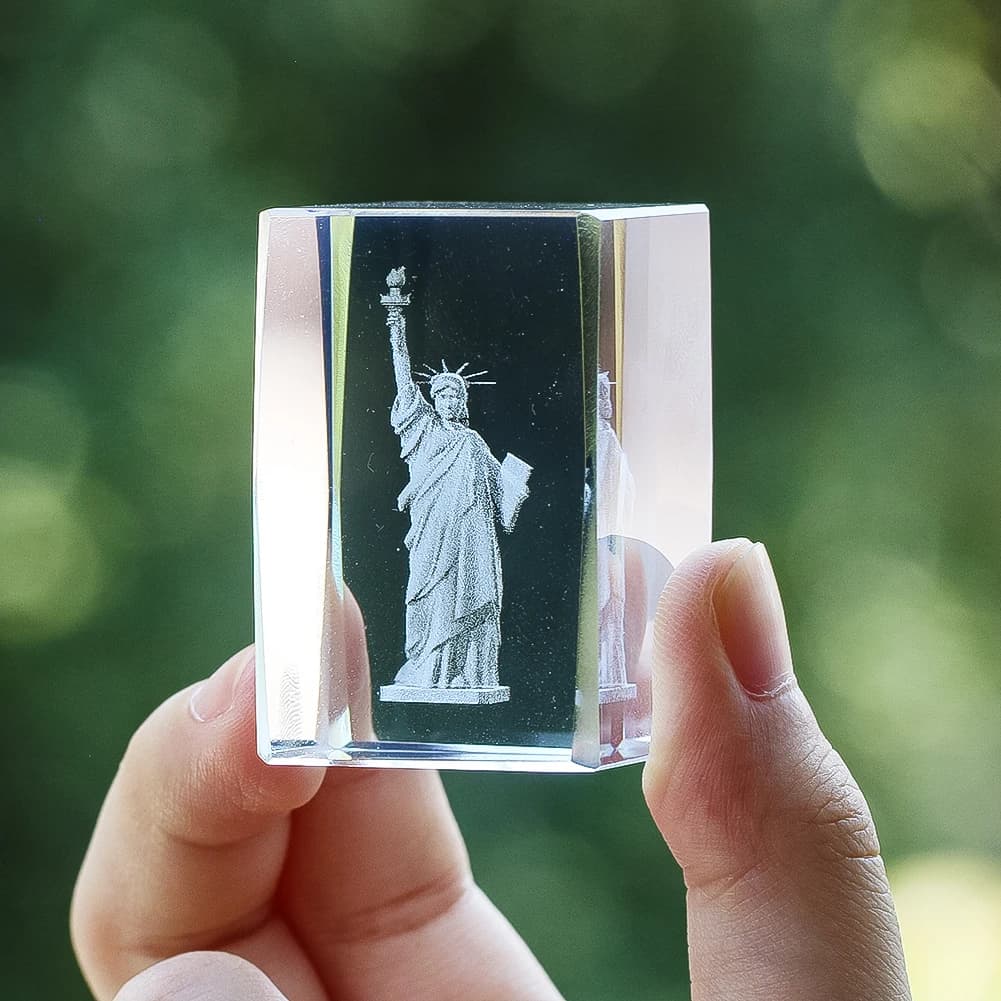 Statue of Liberty Transparent Crystal Inside Carved Desktop Feng Shui Paperweight Holiday Gifts Fine Home Decorations Souvenirs