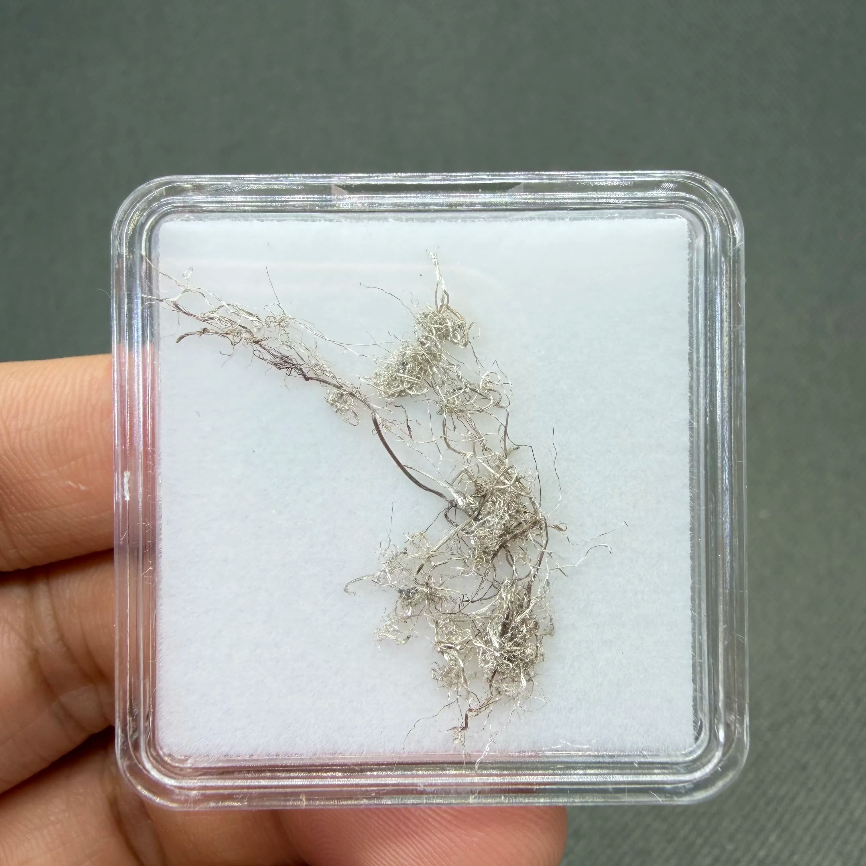 Natural Native Silver mineral Crystal Wire Silver White Metallic Mineral Specimen Rare (plastic box size 4 cm)