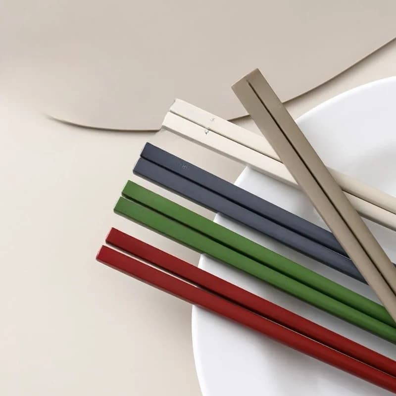 Mixed-color chopsticks, cute high temperature resistant, antibacterial, mildew-proof and non-slip tableware