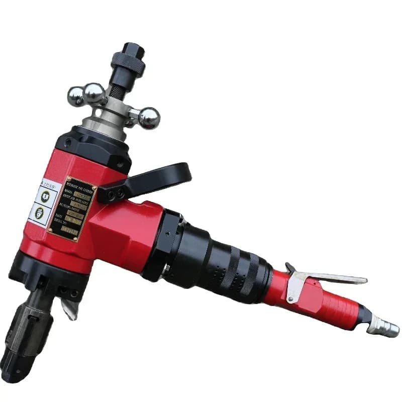 Portable pipe beveling machine