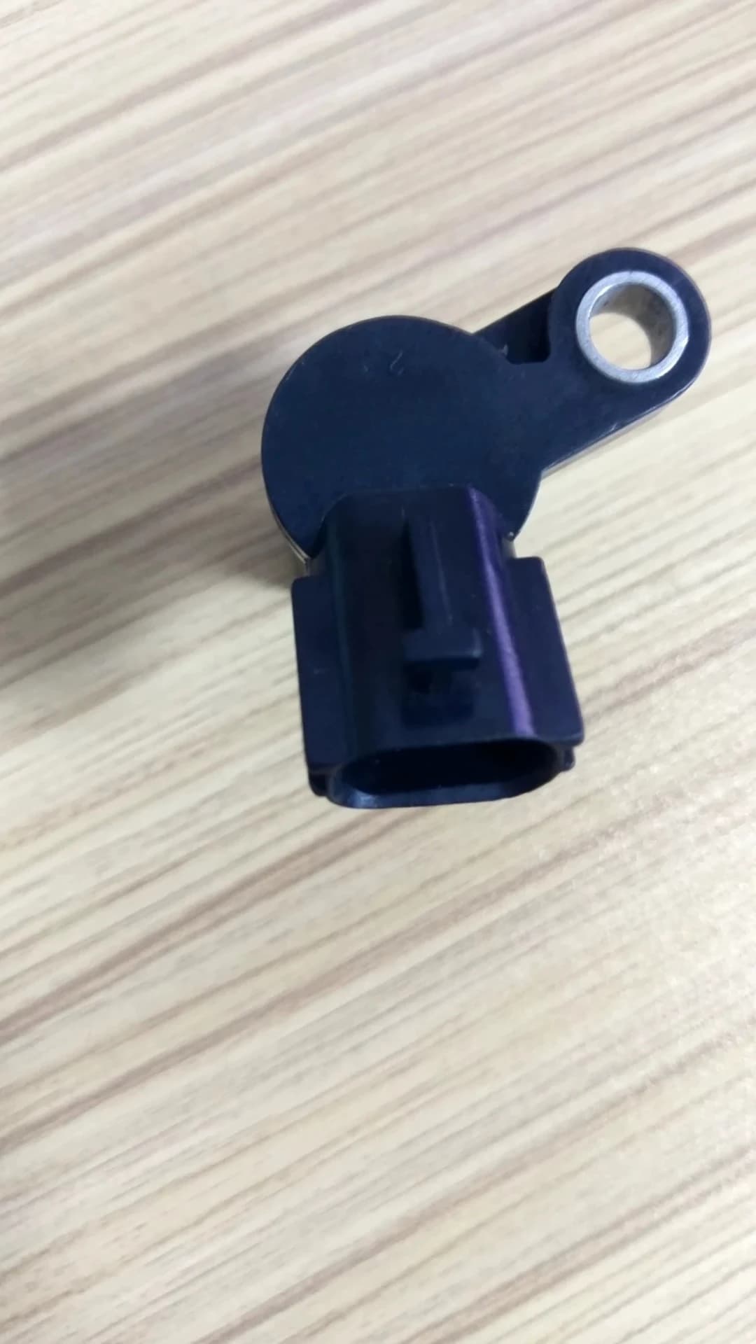 Suitable for Old V42 Crankshaft Sensor Crankshaft Position Sensor