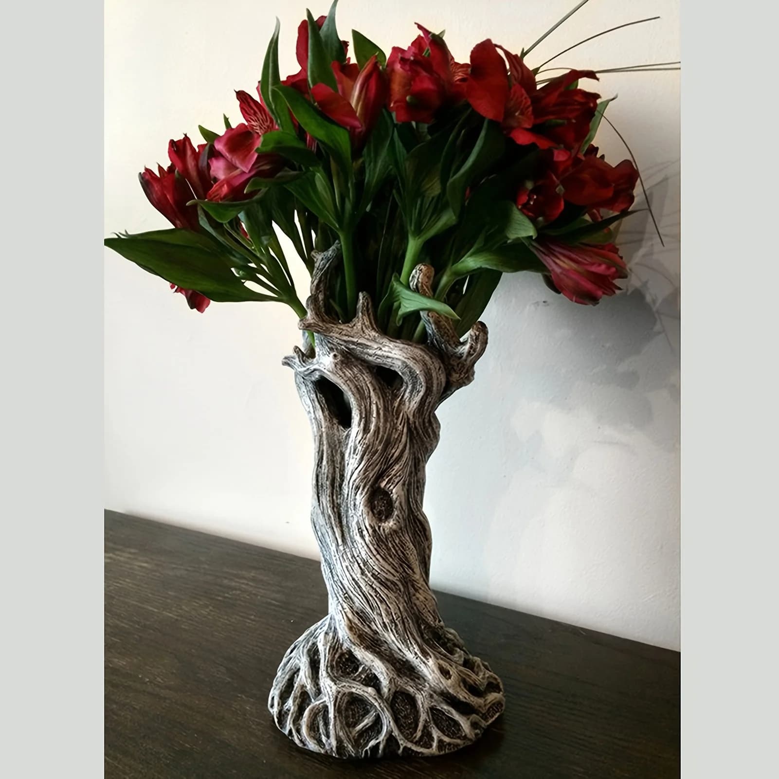 Aesthetic Charming Resin Floral Vase Ornament - Indoor Dry Flower Arrangement Statue with Creative Design