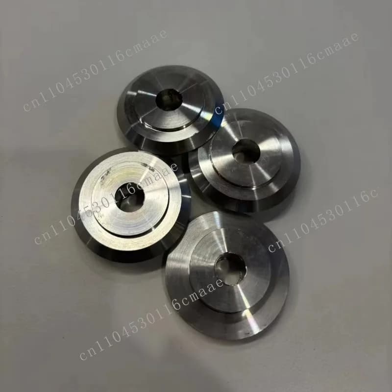 Industrial fabric slitter accessories, pneumatic cutting tool cutting blade core components