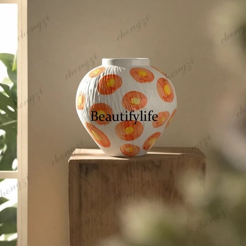 Hand-painted polka dot ceramic vase pastoral cream flower device, flower arrangement jar in the living room of the bed