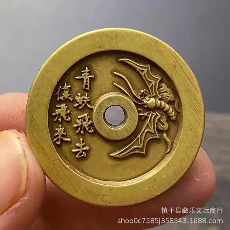 The green dragonfly flies away and returns to protect itself, auspicious Feng Shui fortune , ancient brass coins, copper co