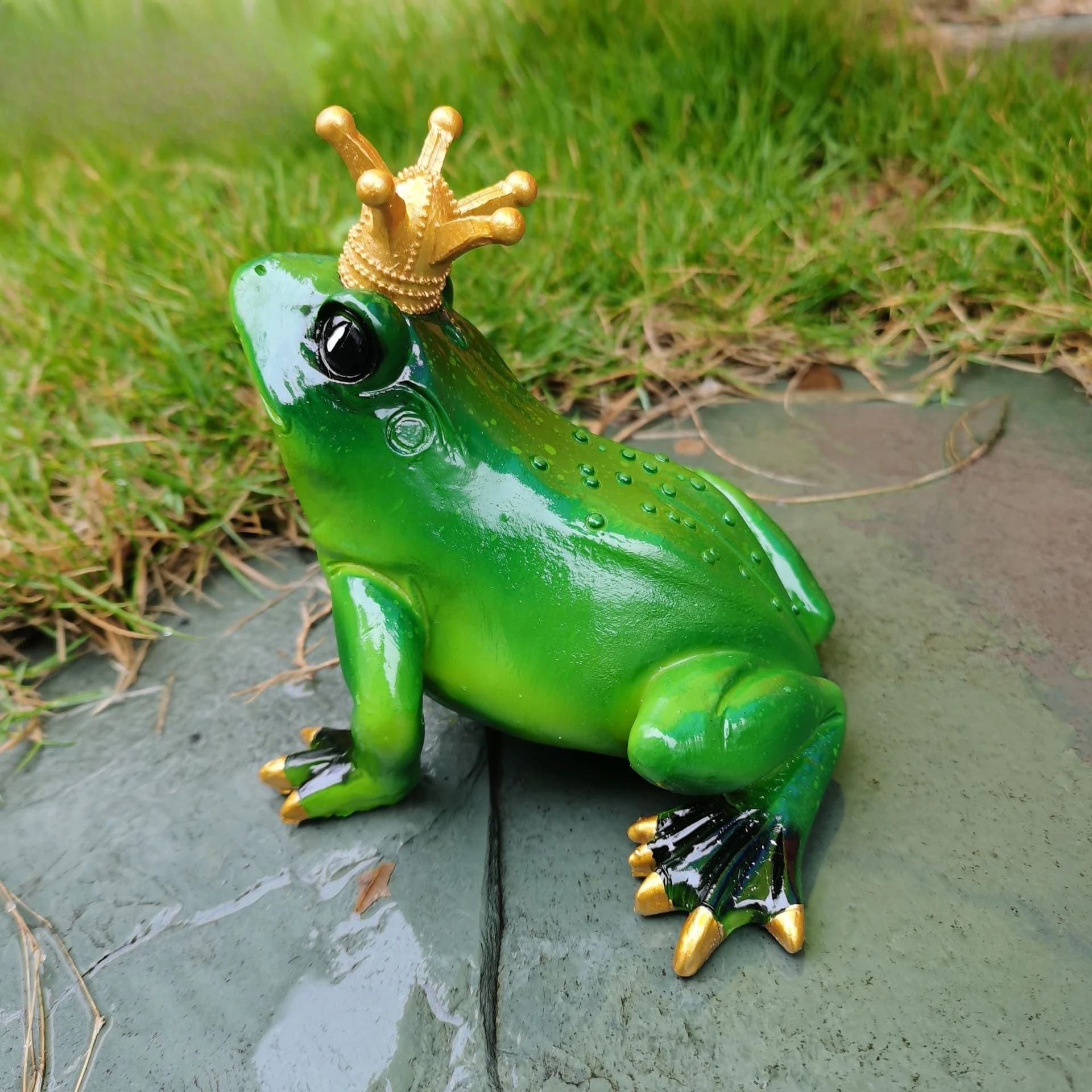 Crown‑Wearing Resin Frog Statue Figurine Creative Animal Ornament Bookcase Shelf Decor Indoor Outdoor Tabletop Home Gift