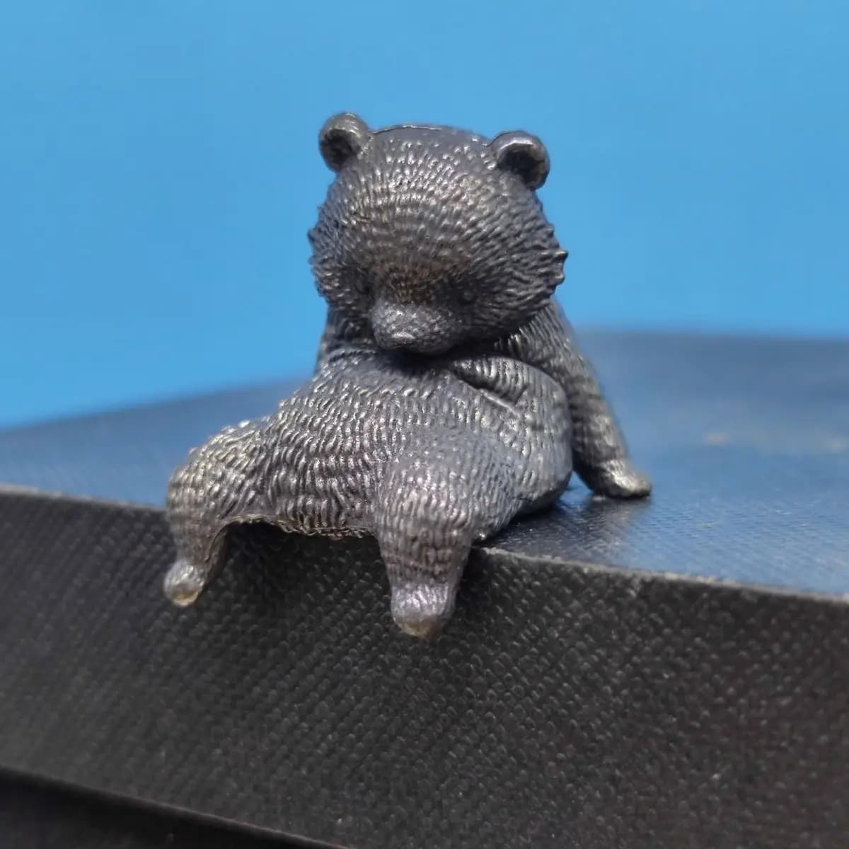 ​​Antiqued Brass Mini Bear Decorative Figurine for Office Desk/Home Decor – Stress Relief & Collectible Ornament​​