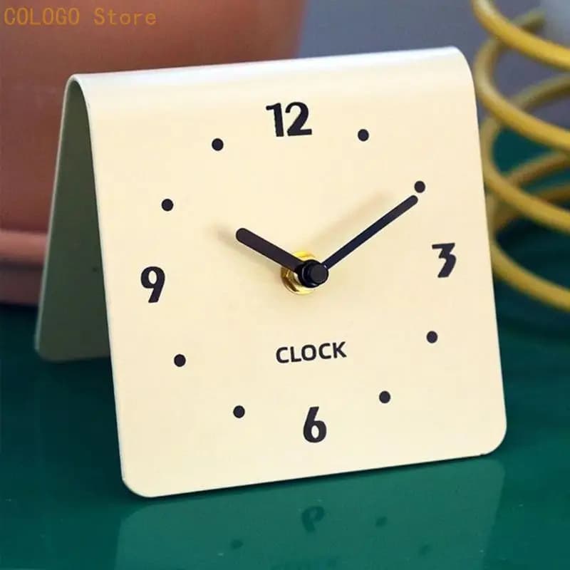 Small Desk Clock Battery Operated Analog Table Clock for Room Decors Elegant Silents Bedside Clocks Birthday Gift Unisex D0LD