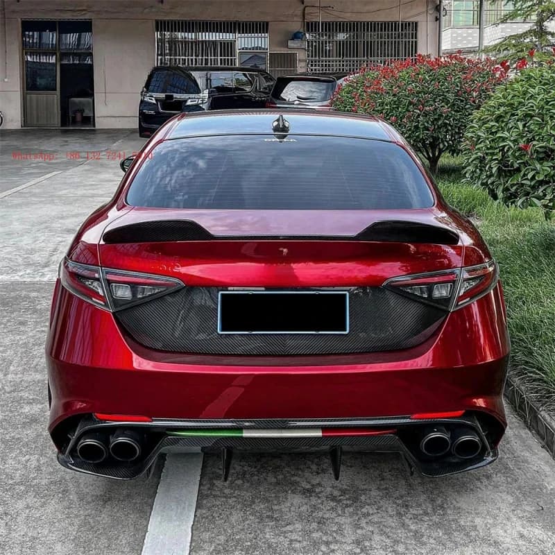 Hongsheng High-Quality New Carbon Black Carbon Fiber Trunk Cover Bolt-On Upgrade Facelift for Giulia