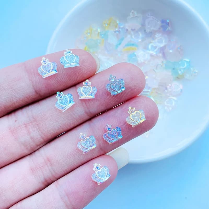 100Pcs New Cute Mini Cartoon Crown Resin Figurine Crafts Flatback Cabochon Ornament Jewelry Making Hairwear Accessories A47