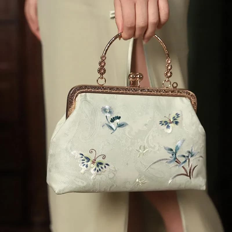 With cheongsam bag retro embroidery handbag 2024 new versatile women's bag Suzhou embroidered messenger bag mother gift