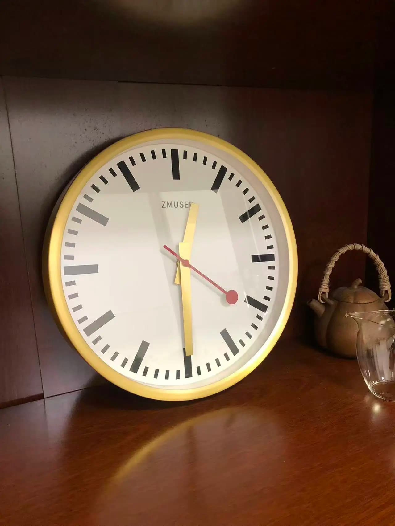 Gold Frame Office Quartz Clock 12-Inch Modern Simple Luxury Metal Office Wall Clock for Home Living Room Consumer Electronics
