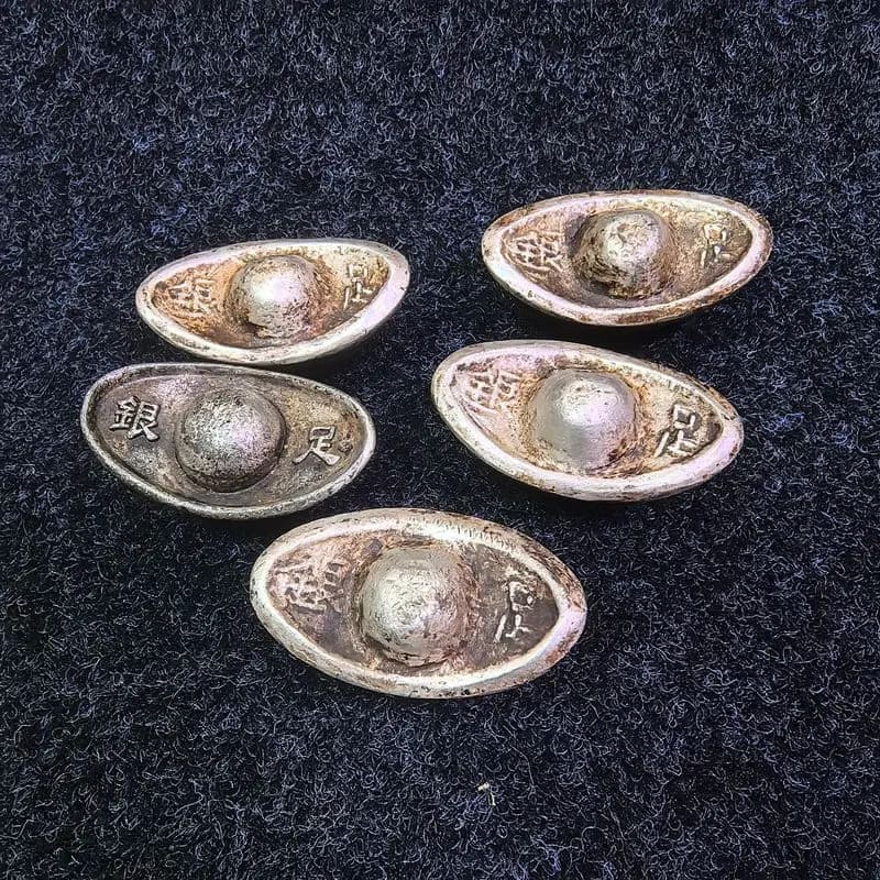 Material a solid silver ingot ornament