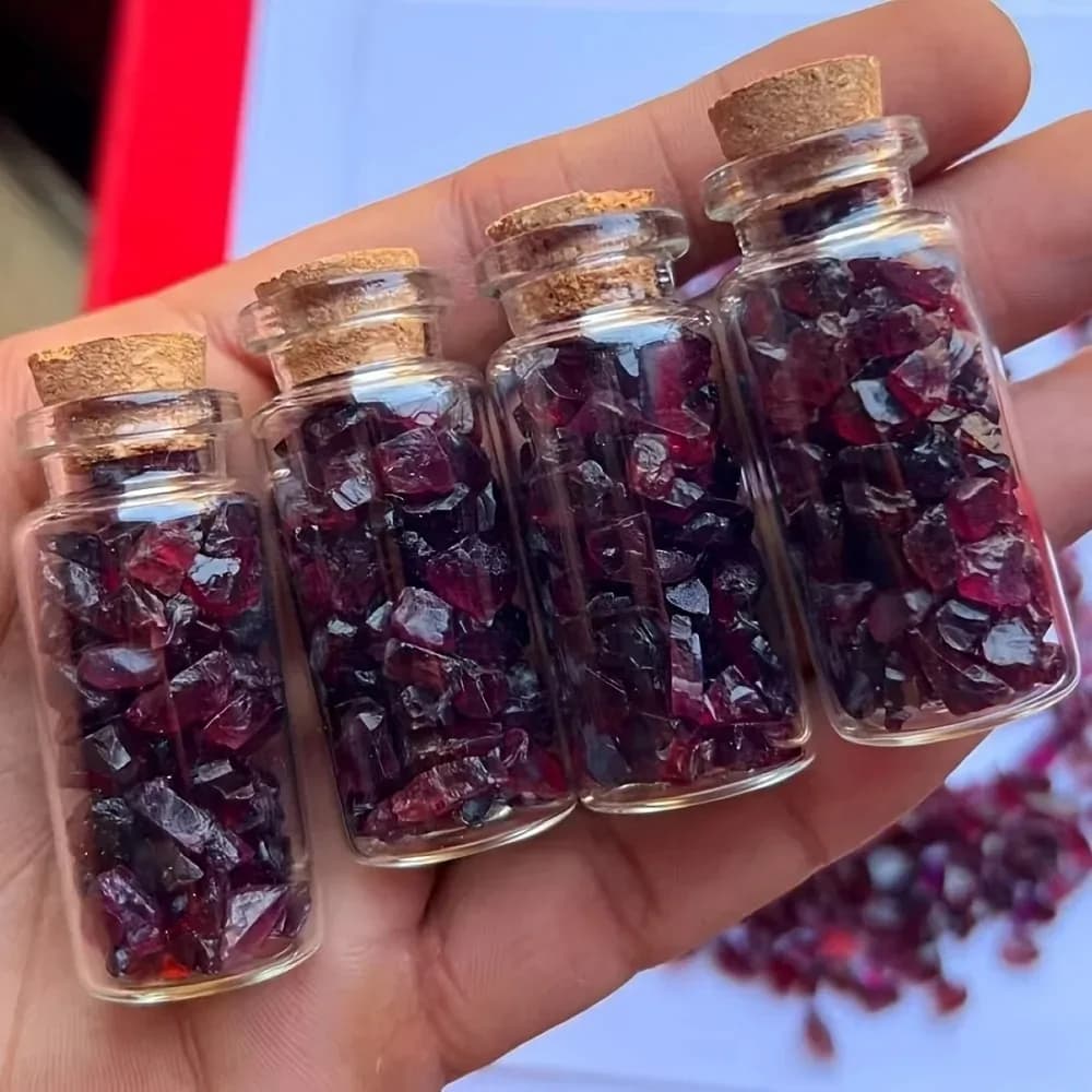 Natural Raw Garnet Gemstone Chips for Terrarium, Aquarium Gravel, Potted Plant Soil Topper, Home Decor Mineral Rocks
