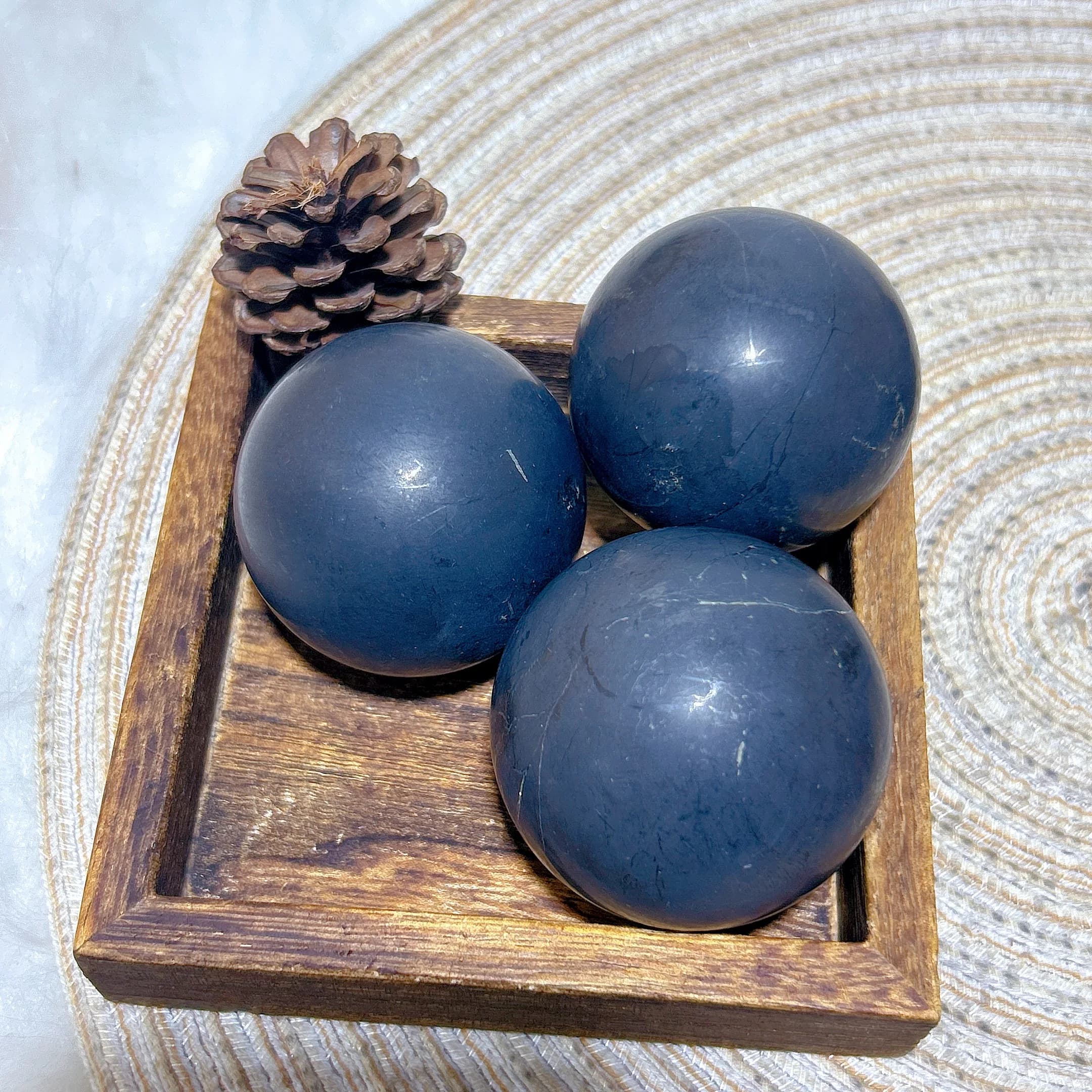 High Quality Natural Crystal Russia Shungite Sphere Polished ball Healing Reiki Energy Room Decor Home Decorations Gift