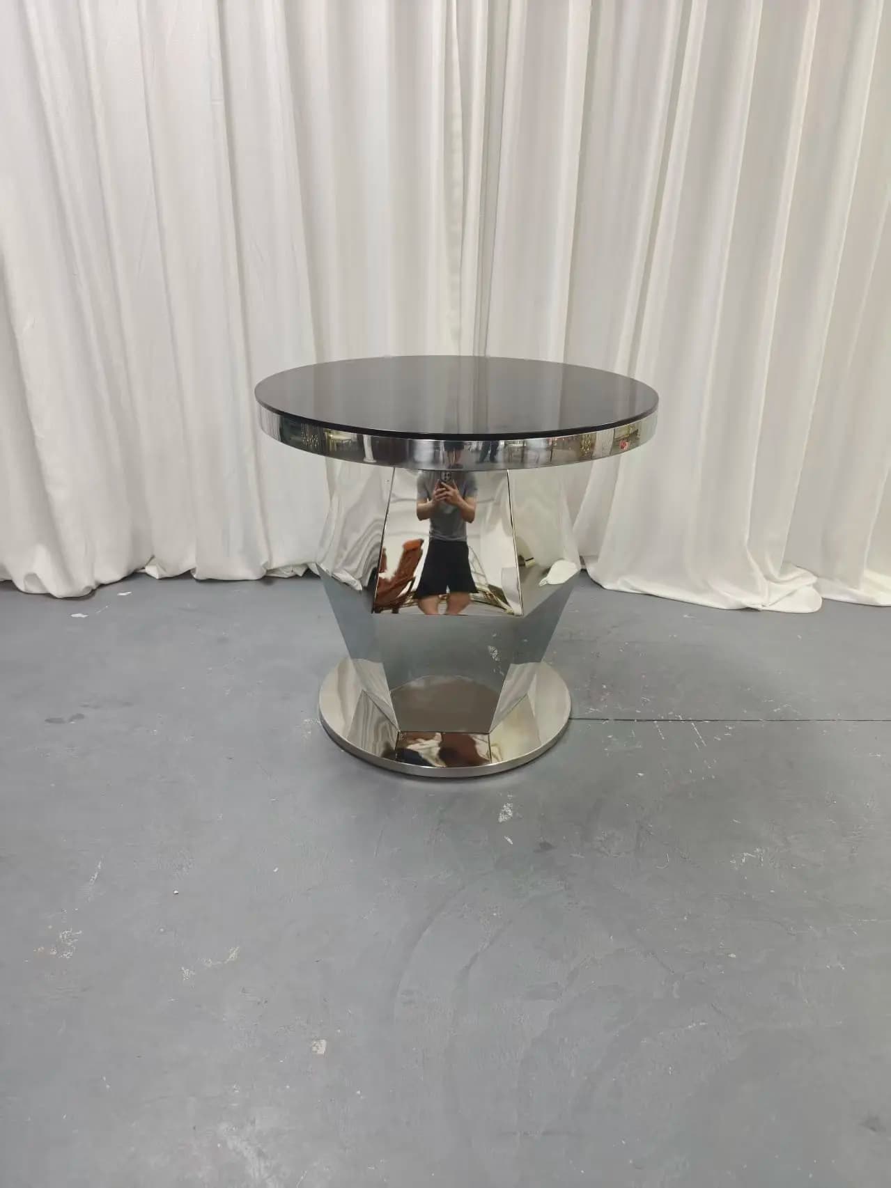 High Quality Gorgeous Gold Round Wedding Cake Table Stainless Steel Wedding Cake Display Table for Banquet Events Party