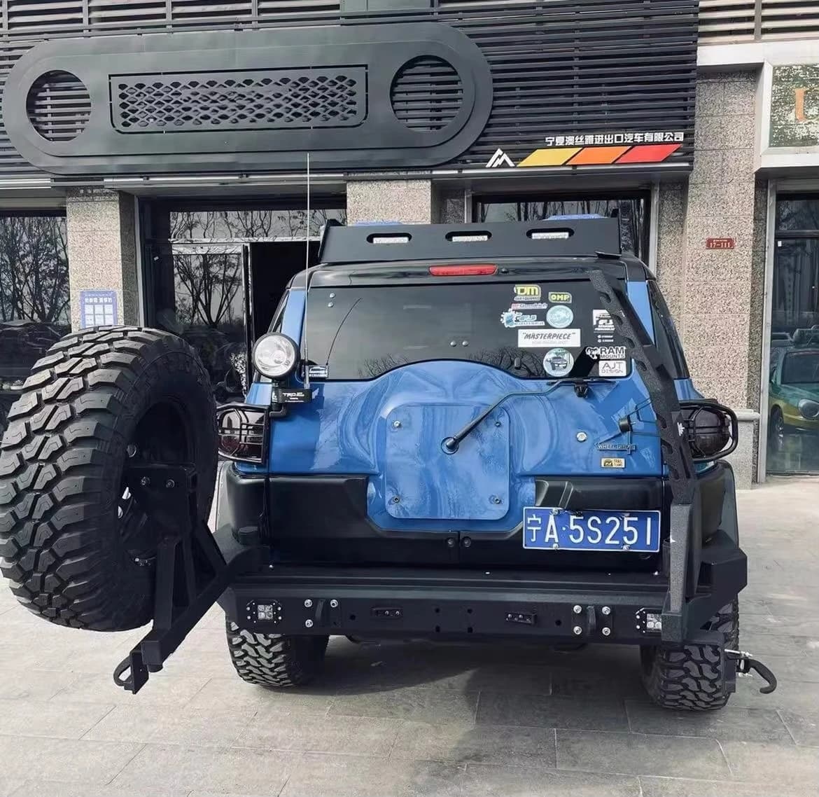 High Quality Runde Rear Bumper For 2017+ For Toyota FJ Cruiser Off-Road Modification Back Bumper Retrofit New Condition