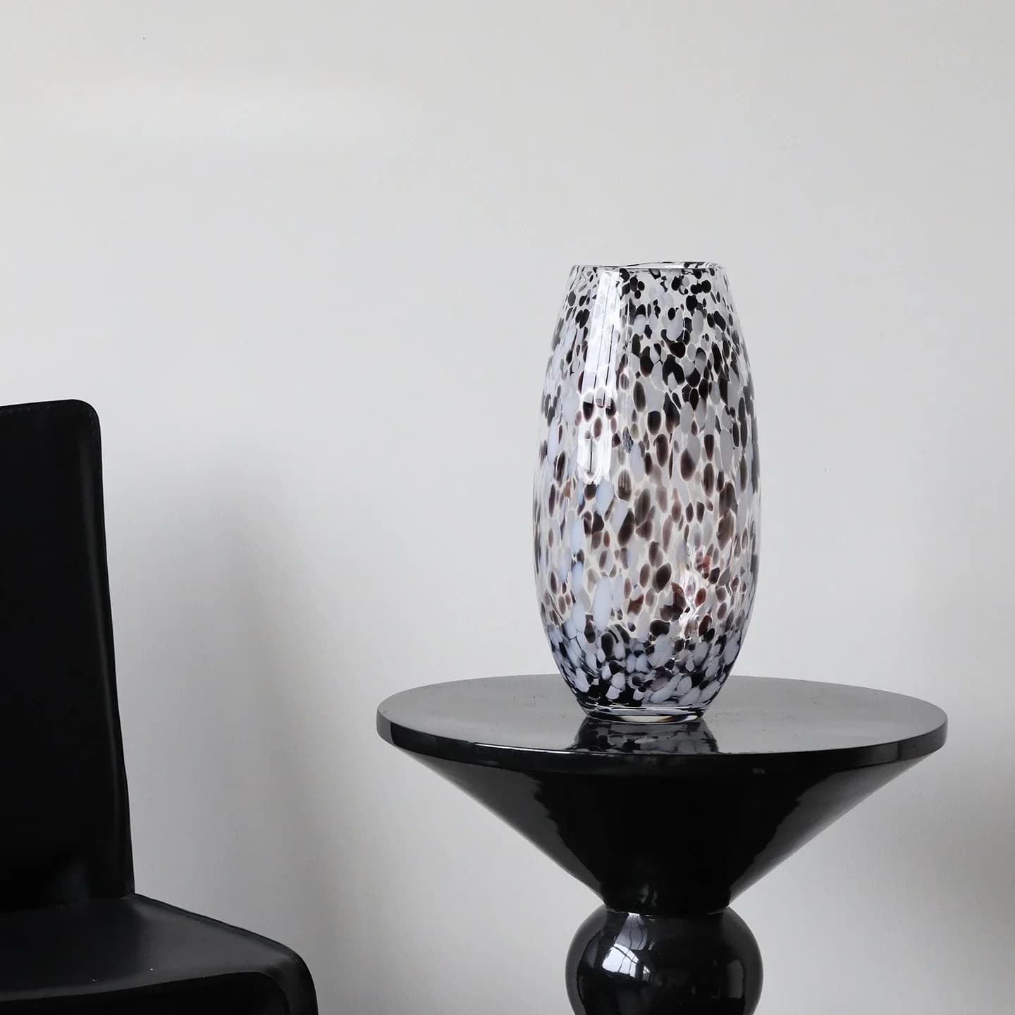 CL  light luxury high-end black and white glass vase high-value arrangement ornament decorative art flower ware
