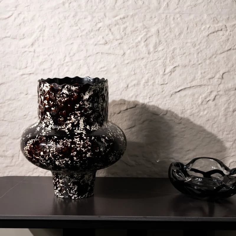 Artistic Hand-Painted Resin Vase Unique Entryway Decor Centerpiece Home Living Room Floral Container Study Office Decorations