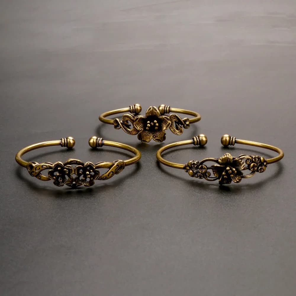 Retro Vintage Handcrafted Brass Bangle Flowers Classic Open-End Bracelet Elegant Copper for Ladies Ornament Valentine's Day Gift