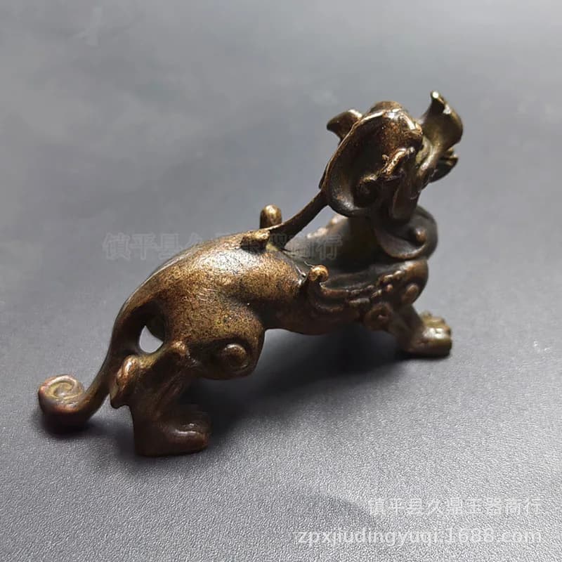 -style distressed copper long-tailed Pixiu tea pet ornament, antique miscellaneous collectibles, desktop decoration
