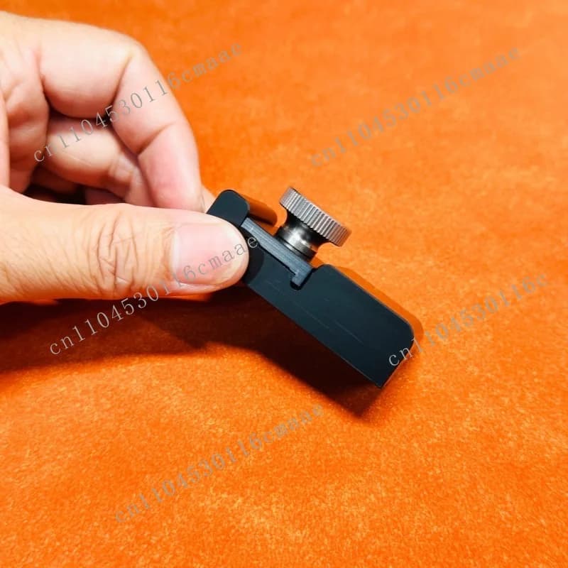Multi-directional sandpaper holder grinding clip, negative angle plane polishing artifact, handheld manual sandpaper sander