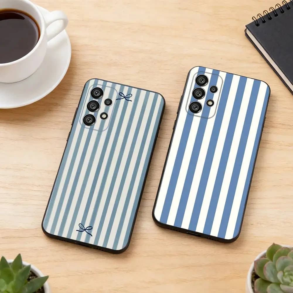 L-light blue stripeds Phone Case For Samsung S25,S24,S21,S22,S23,S30,Ultra,S20,Plus,Fe,Lite,Note,10,Black Cover