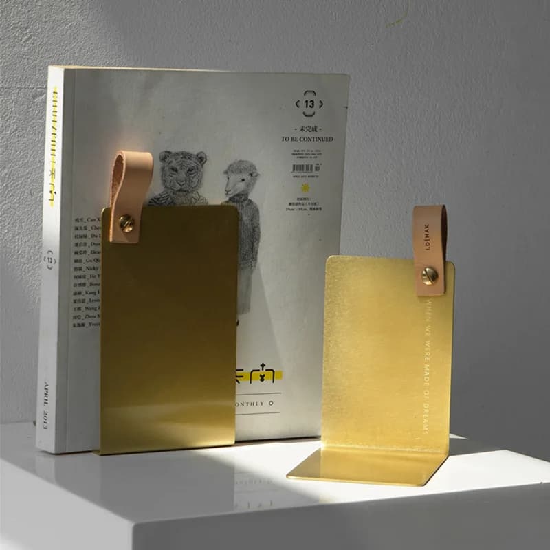 Modern light luxury creative L-shaped metal book relies , study desk decoration in the sales office of the model house