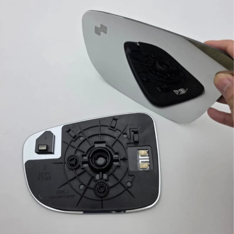 For Mazda 3 Axela Mazda 6 Atenza 2014-2020 Left / Right Side Mirror Glass Heated With BSM Blind Spot Warning