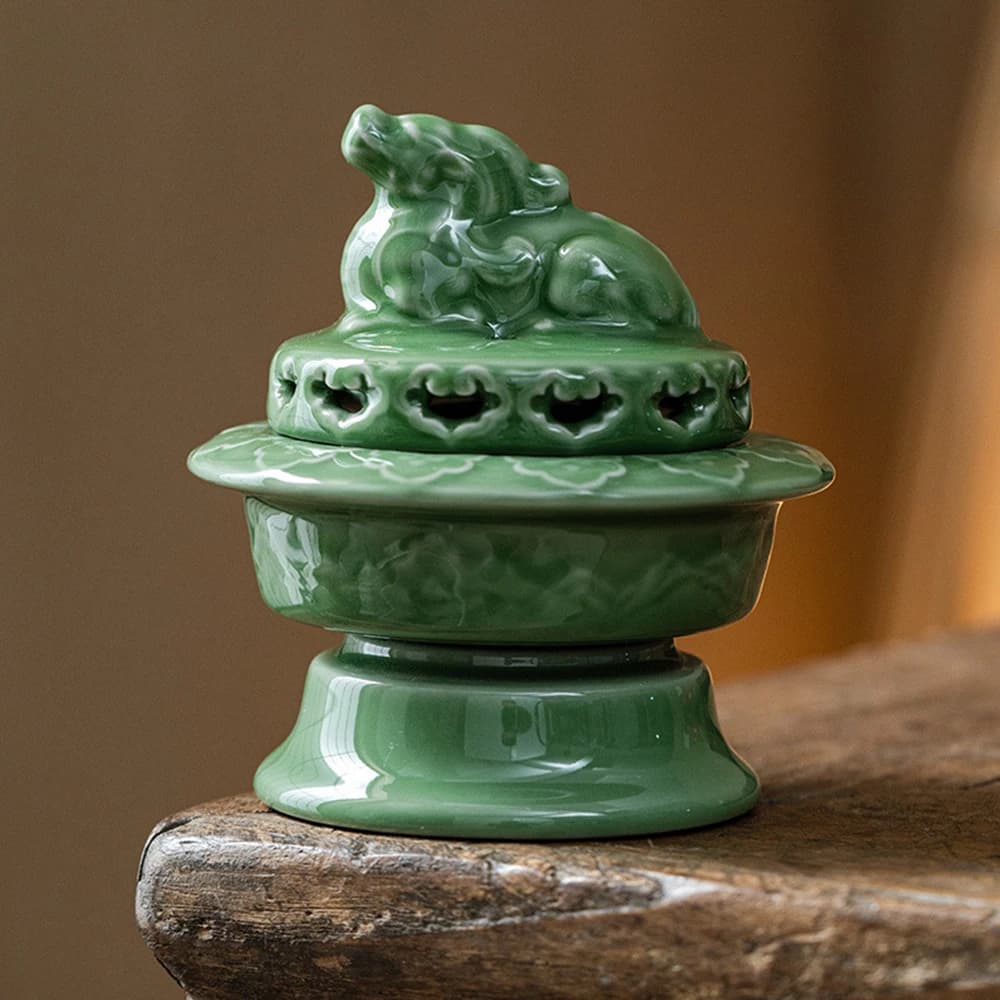 Ceramic 300-degree high-temperature electric incense burner, Plug-in style aroma burner, Essential oil aromatherapy ornament