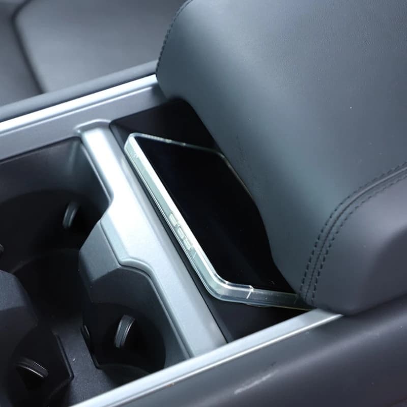 For Land Rover Defender 90 110 130 2025 Silicone Car Central Control Wireless Charging Protective Pad Car Accessories
