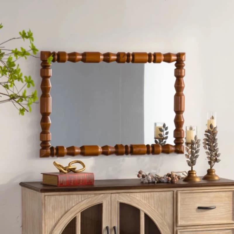 Vintage wooden carved wall mirrors decorate the column-shaped frame, suitable for vintage decorations
