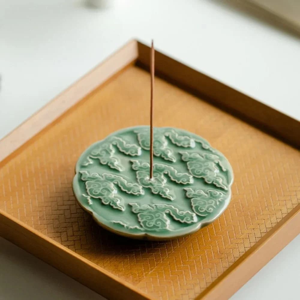 Retro Yue Kiln Celadon Incense Seat Relief Auspicious Cloud Aromatherapy Furnace Holder Household Ceramic Home Decoration Crafts