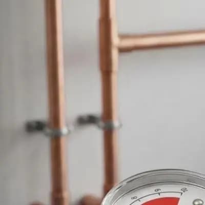 30 For mbar Low-Pressure Regulator with Mechanical Pressure Gauge for Dependable Performance in Controlled Environments
