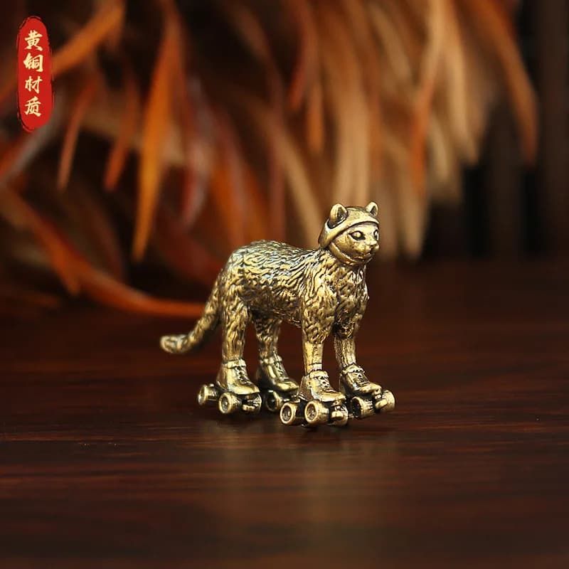 Creative figurine, brass roller skates, raccoon cat, miniature landscape decoration for home, wine cabinet, entryway, mini c