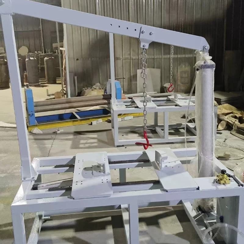 Tire transportation container dismantling machine, tire picking machine