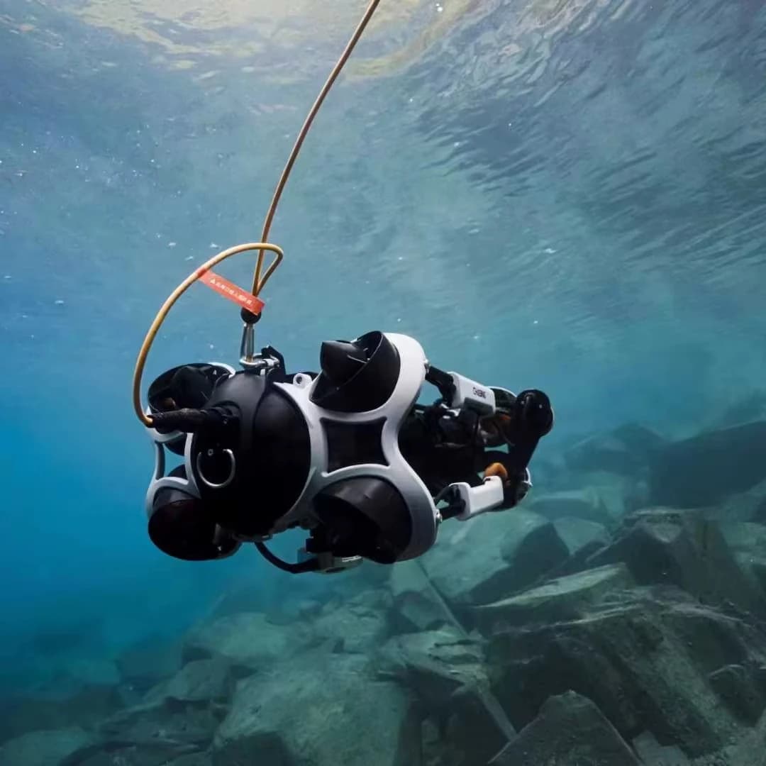 Underwater  Submarine Remote Control Robot with Mechanical Arm Underwater Working Machine in Stock