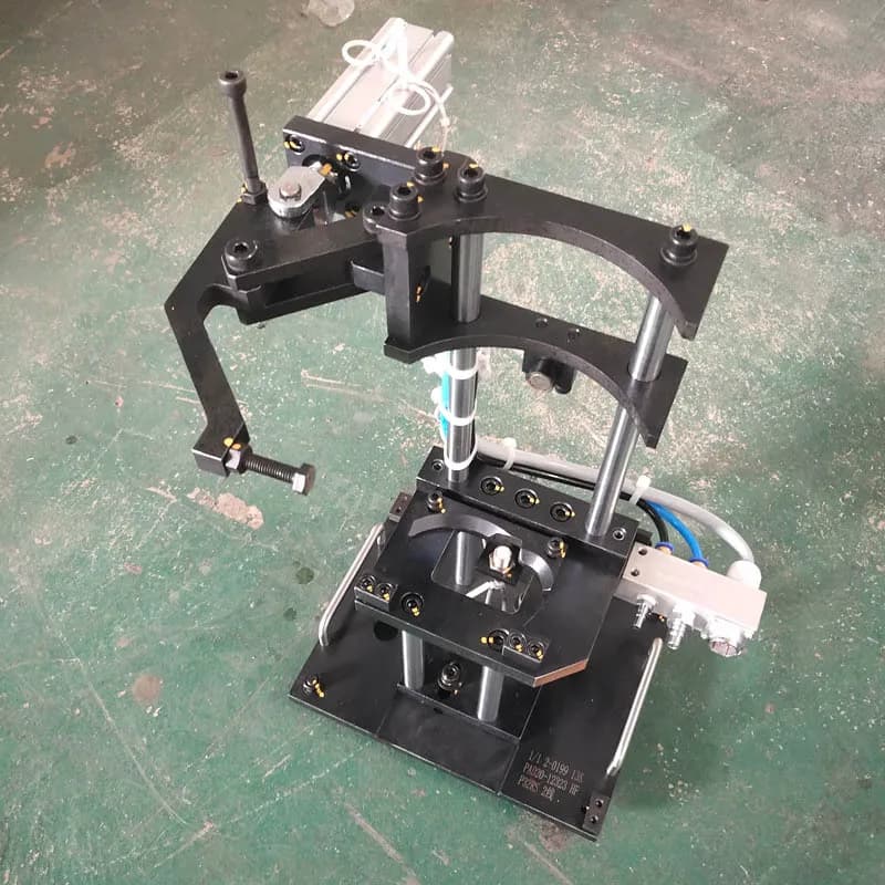 Bending tooling machinery clamp, dispensing fixture, dispensing fixture