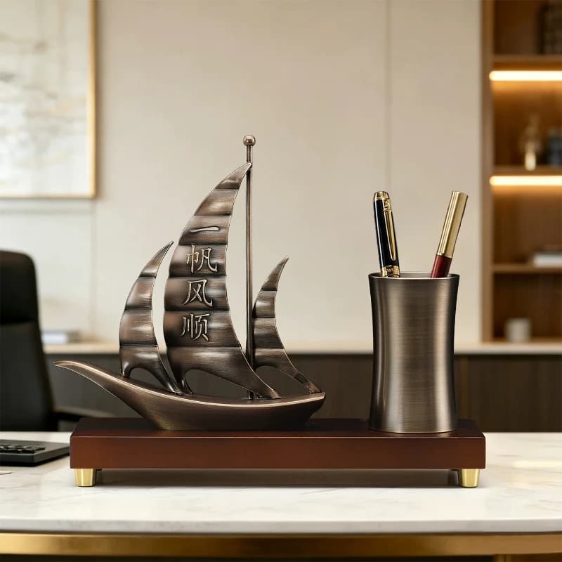 LMM smooth sailing sailing ornament light luxury high-end desk pen holder high-end sense