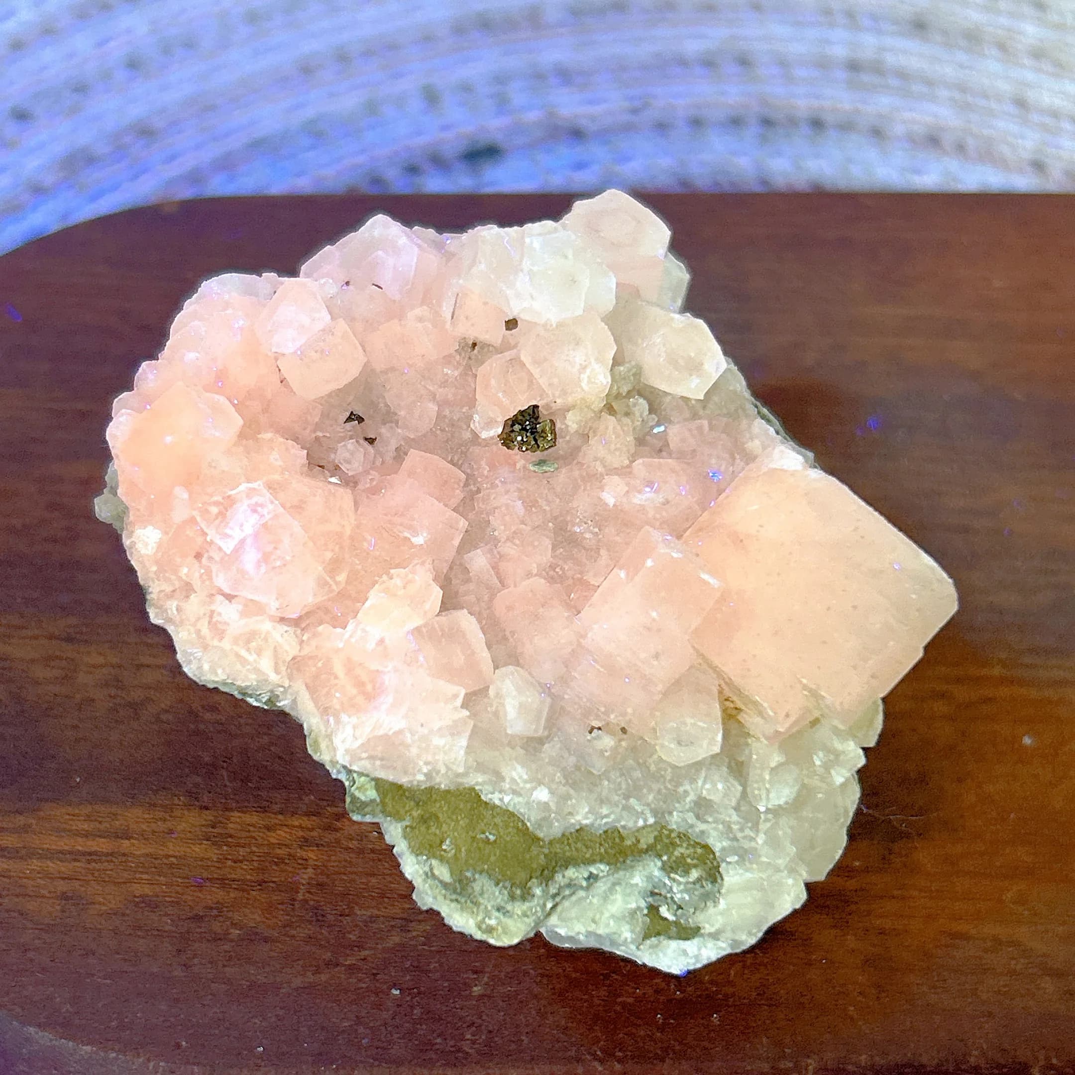 Healing Natural Crystal UV Light Flashy Calcite Specimen Druzy Raw Stone Energy Reiki High Qulity Gemstone Home Decoration Gift