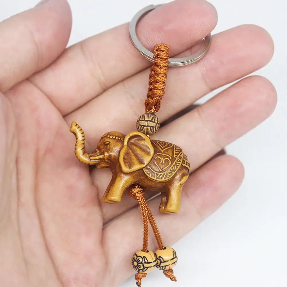 1Pc Lucky Elephant Shaped Pendant Car Keychain Key-Ring Evil Defends Key Chain Universal Wooden Carving Keyring