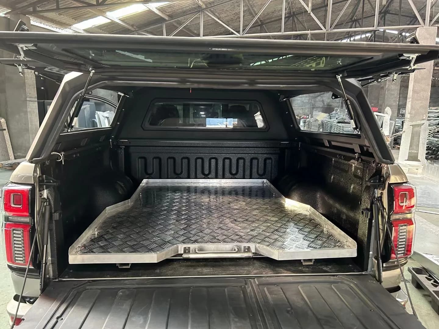 4x4 Pickup Truck Bed Slide Tray Cargo Drawers Steel Split Or Integral Design for Enhanced Storage Organization
