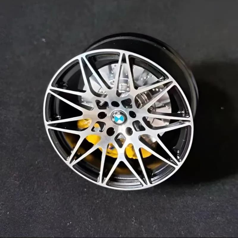 Creative rotation of aluminum alloy in the car Exquisite car trend fragrance Magnetic wheel hub decoration style
