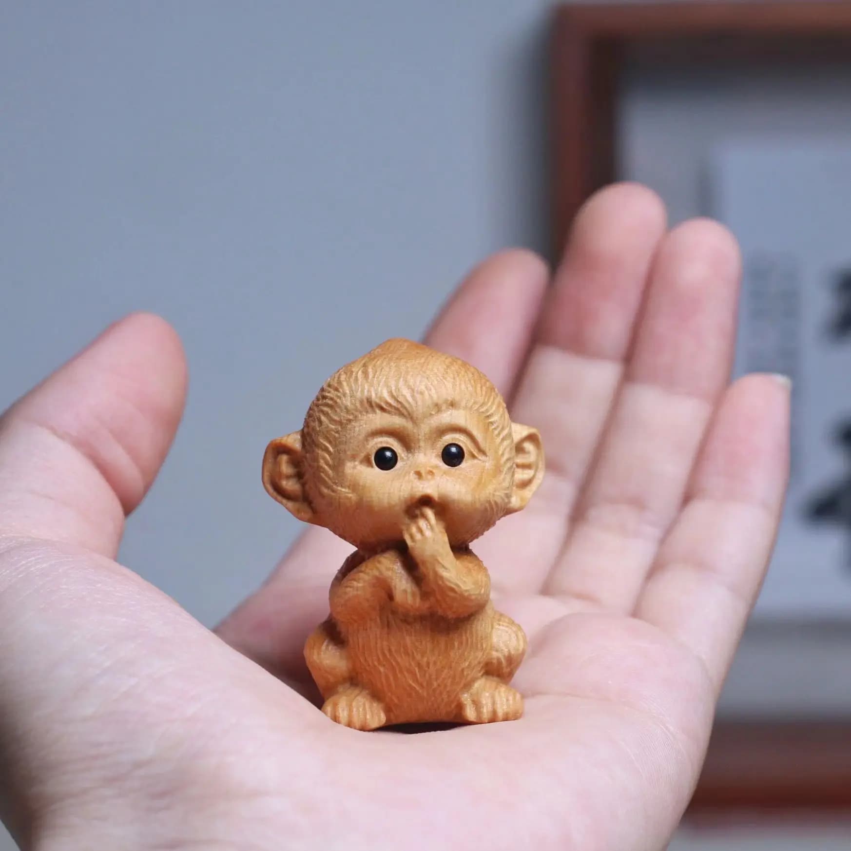 Cypress Wood Carved Cute Baby Monkey Figurine Portable Animal Pendant Chinese Zodiac Wenwan Hand Play Desktop Ornament
