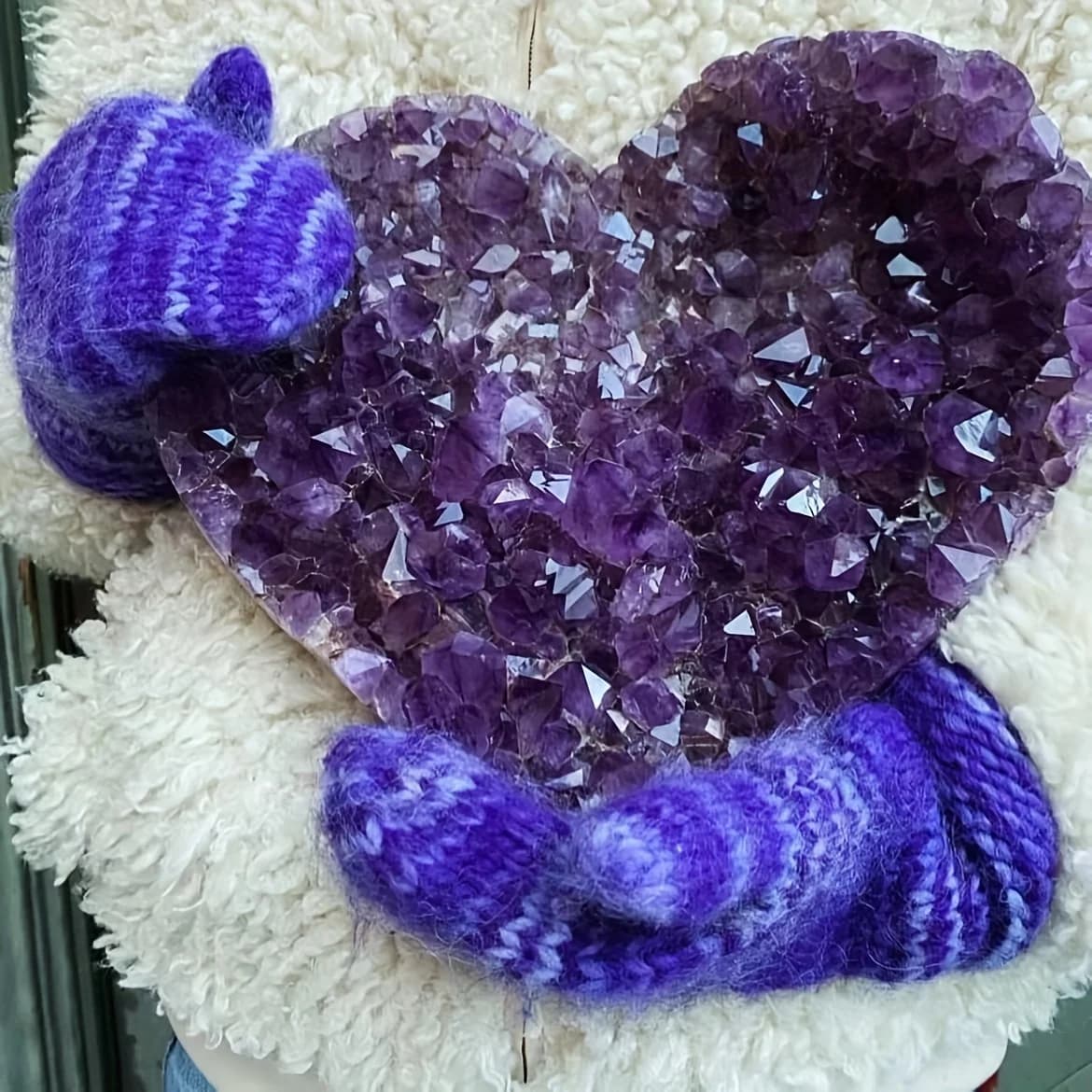 Natural Brazilian Deep Amethyst Heart Carving Polished Purple Crystal Heart Love Stone Boho Home Decor Reiki Healing Gift
