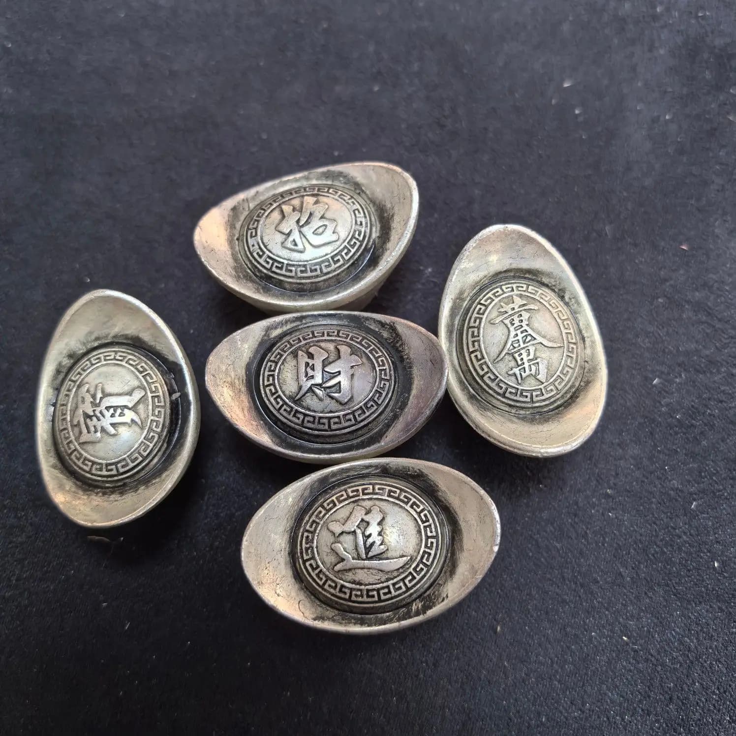 Daqing ingots attract wealth and treasure gold 10,000 taels, copper-plated silver one or two ingots, a set of five