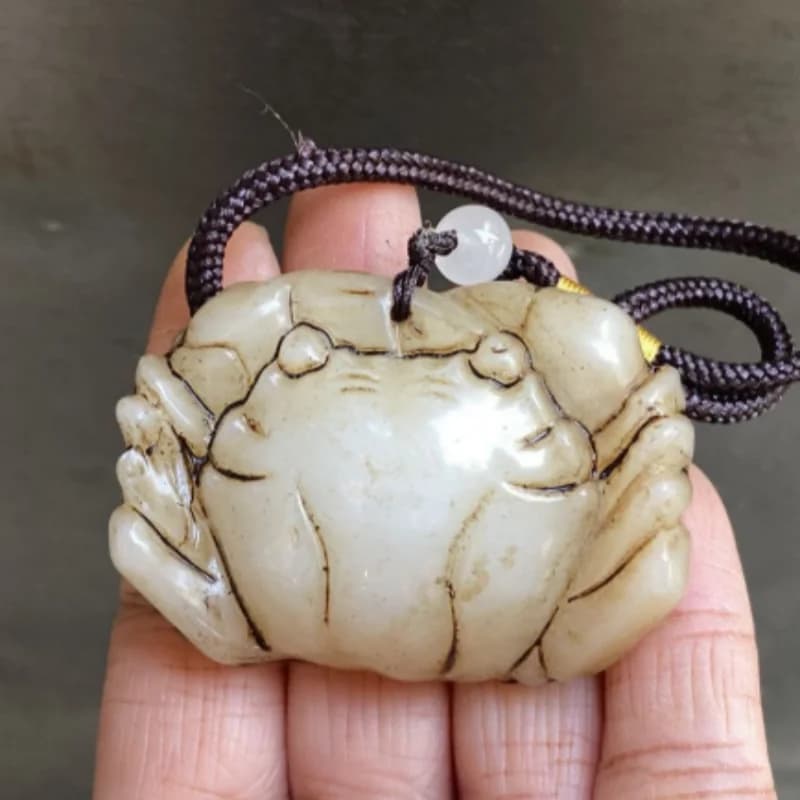 Antique jade carving Xiuyu crab statue handle piece hanging ornament Feng Shui wealth attraction retro handicrafts