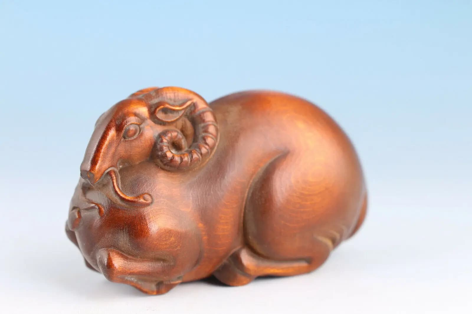 Chinese old boxwood hand carved Sheep figure statue collectable netsuke