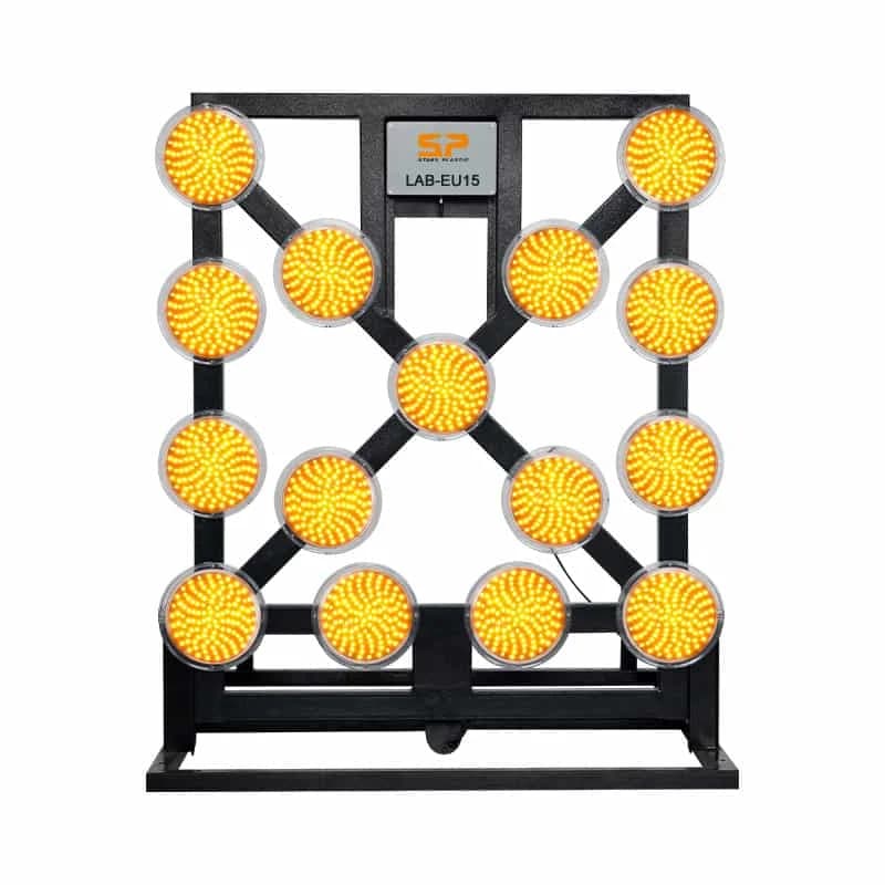 European Standard EN 12352 Arrow Board Traffic Warning Product With 15 LEDs Solar/DC Power Over 500m Visibility